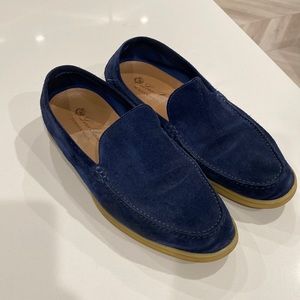 Loro Piana Men’s Summer walk size 43 in blue suede.